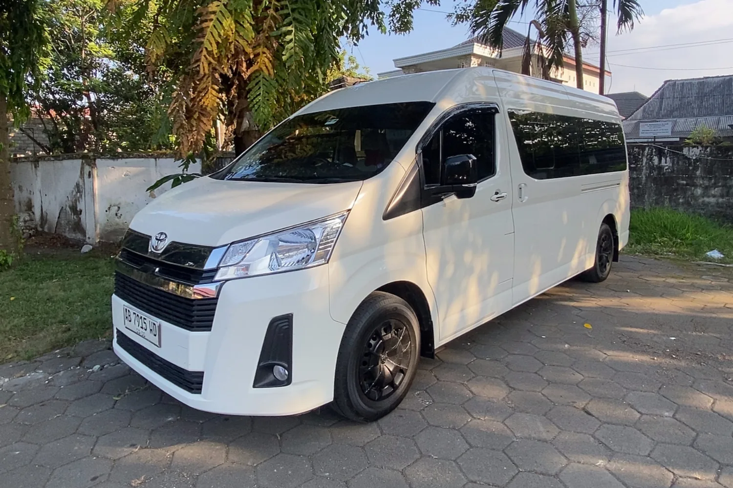 Toyota Hiace Premio 9 Seat